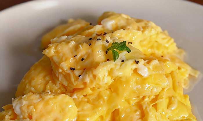 The 10-Minute Scrambled Eggs That Changed My Mornings